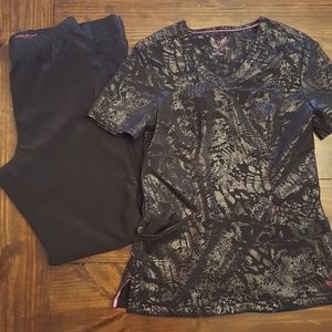 SCRUBS Smitten size small top and bottom